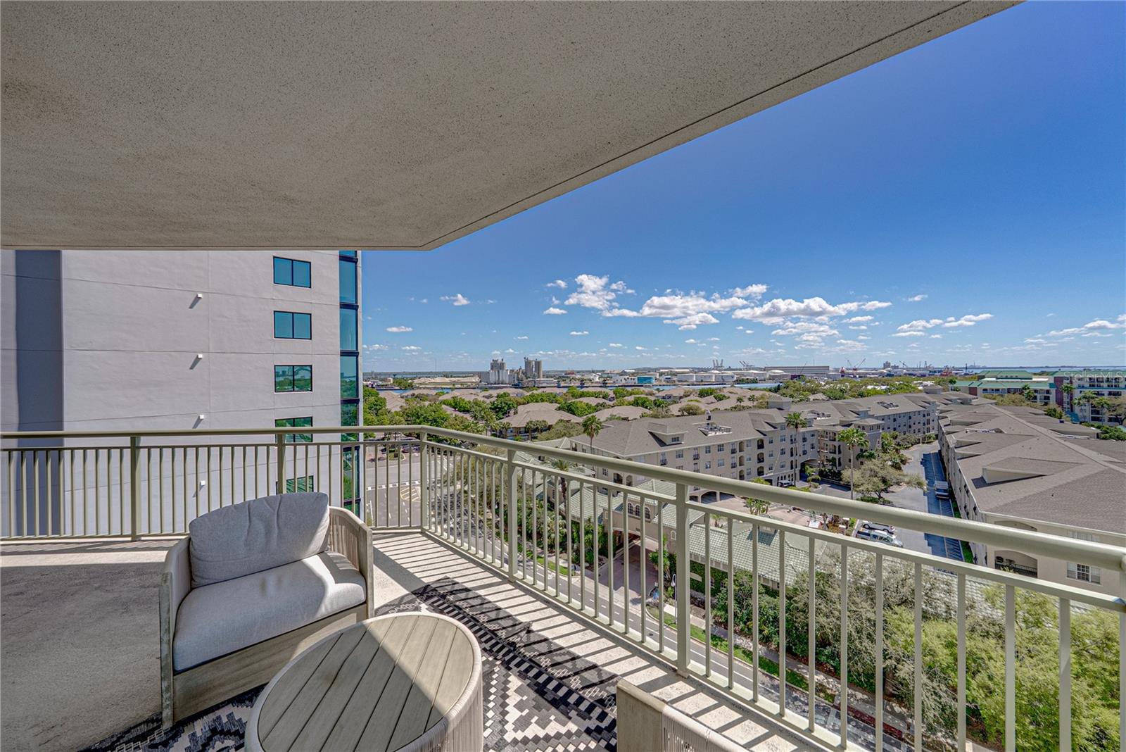 THE PLAZA HARBOUR ISLAND A CON - Residential