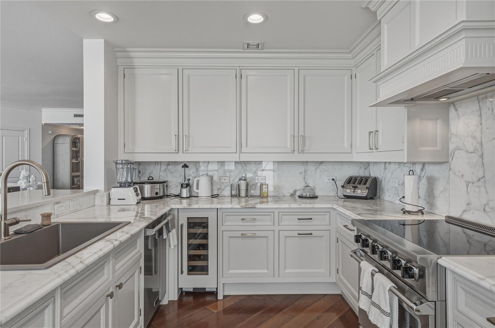 THE PLAZA HARBOUR ISLAND A CON - Residential