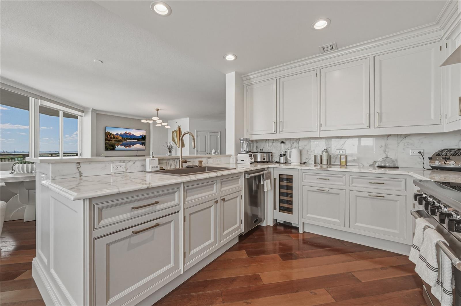 THE PLAZA HARBOUR ISLAND A CON - Residential