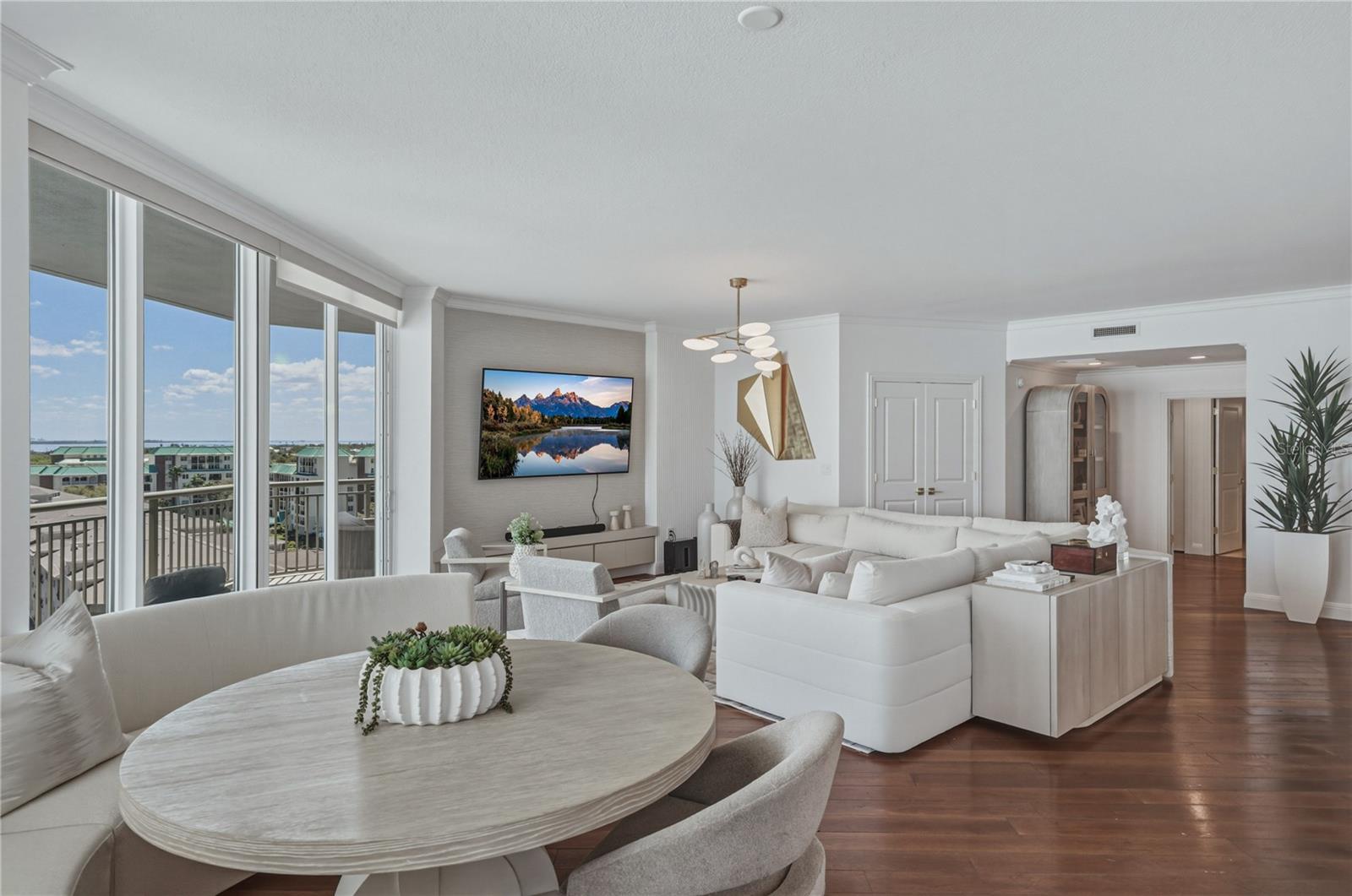 THE PLAZA HARBOUR ISLAND A CON - Residential