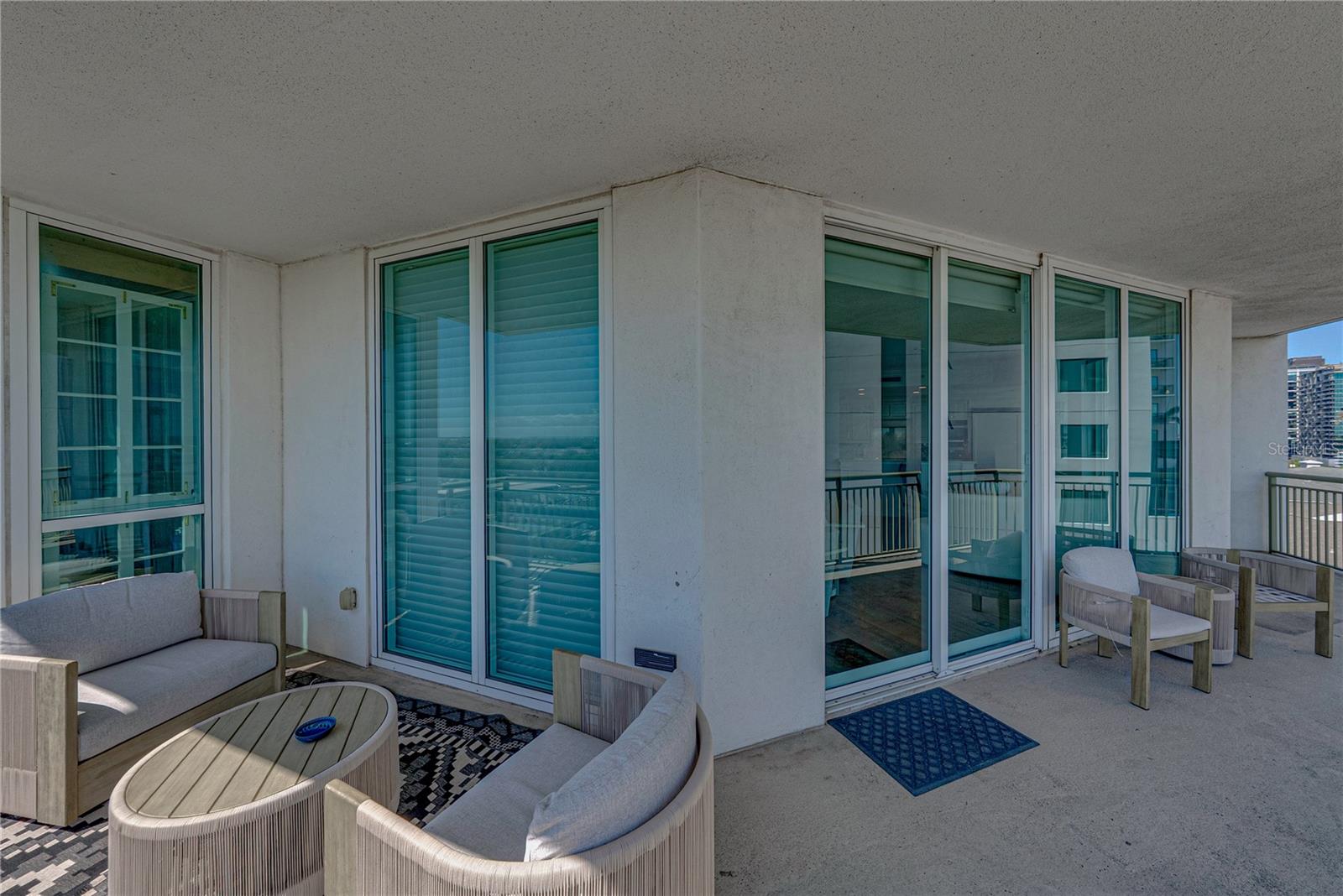 THE PLAZA HARBOUR ISLAND A CON - Residential