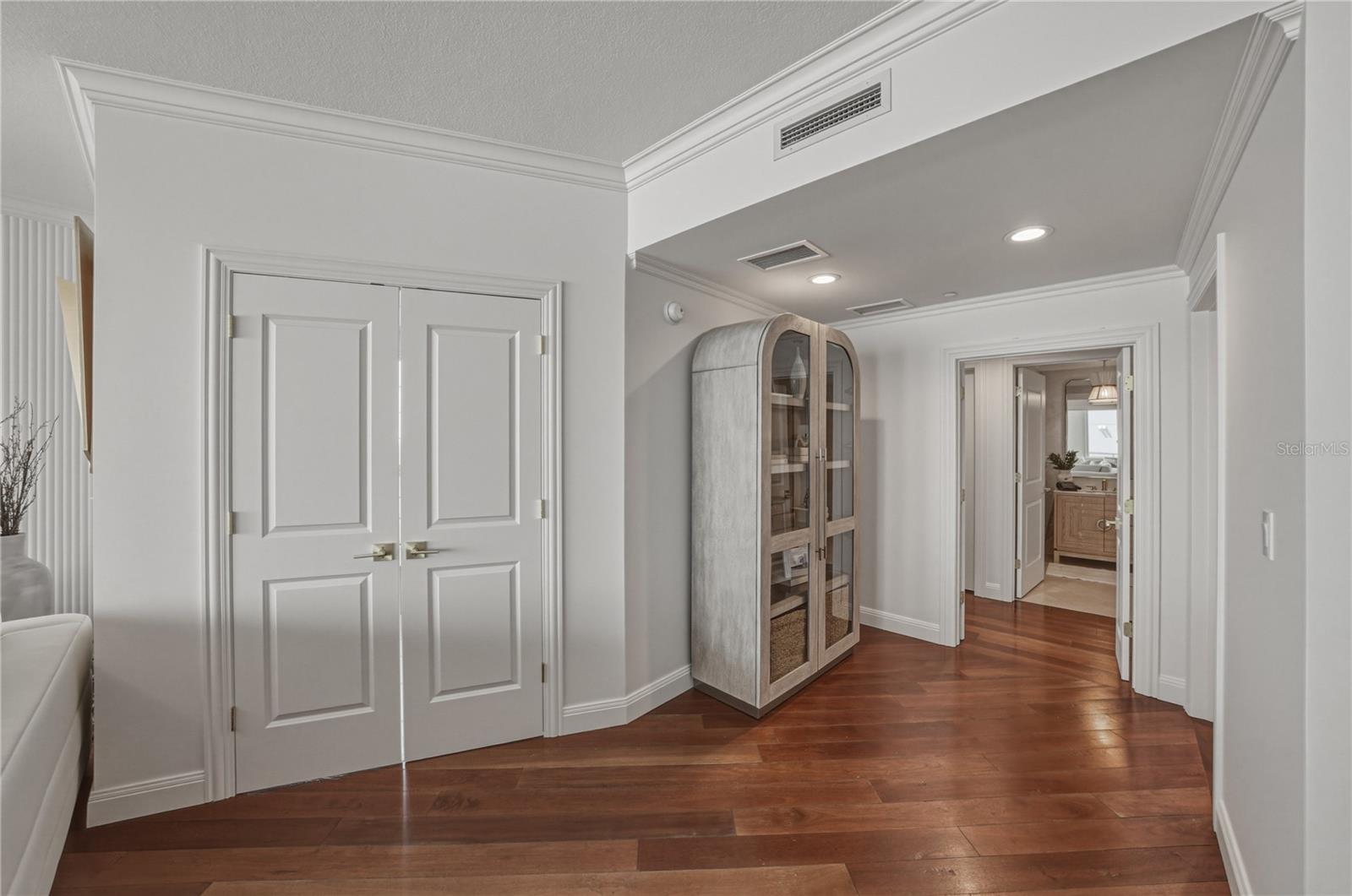 THE PLAZA HARBOUR ISLAND A CON - Residential