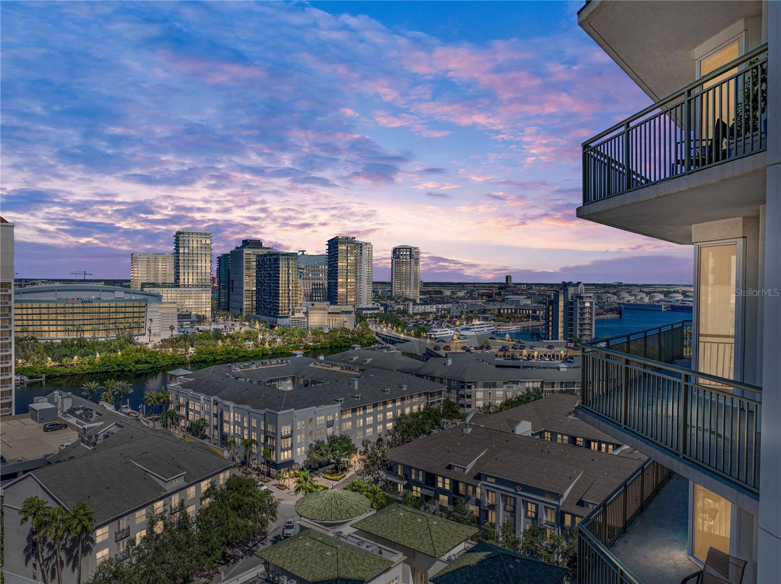 THE PLAZA HARBOUR ISLAND A CON - Residential