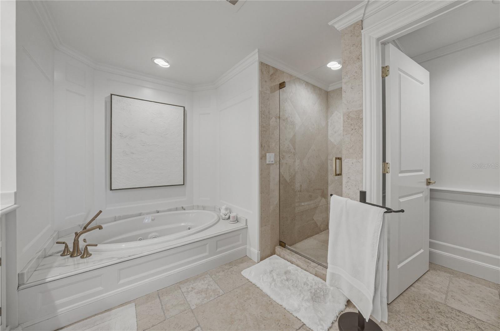 THE PLAZA HARBOUR ISLAND A CON - Residential