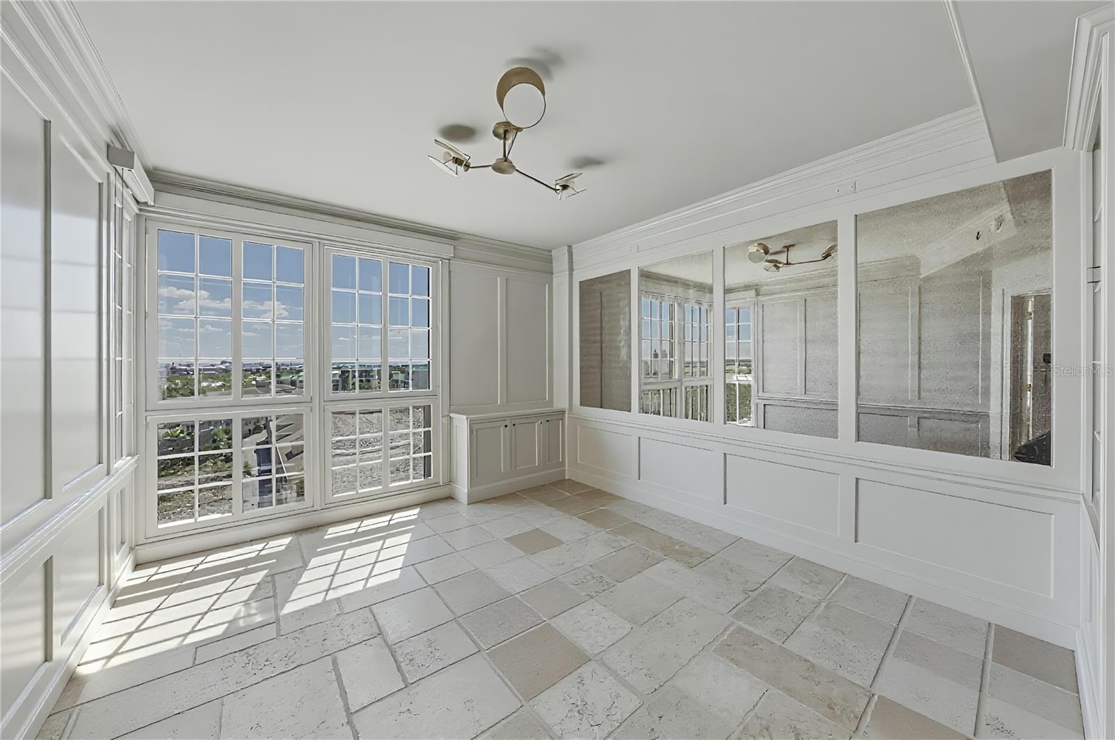 THE PLAZA HARBOUR ISLAND A CON - Residential