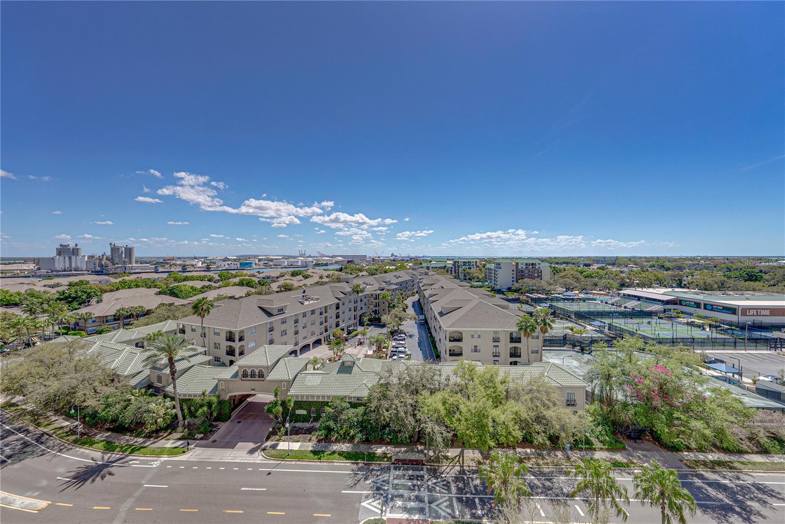 THE PLAZA HARBOUR ISLAND A CON - Residential