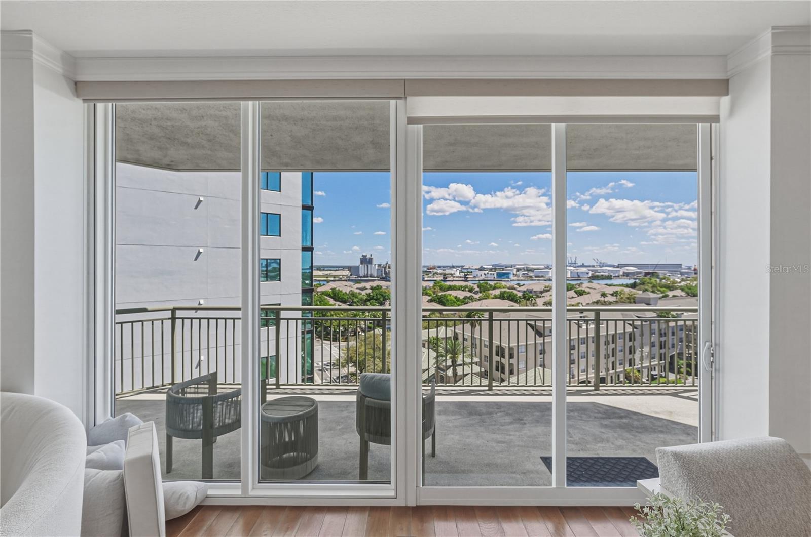 THE PLAZA HARBOUR ISLAND A CON - Residential