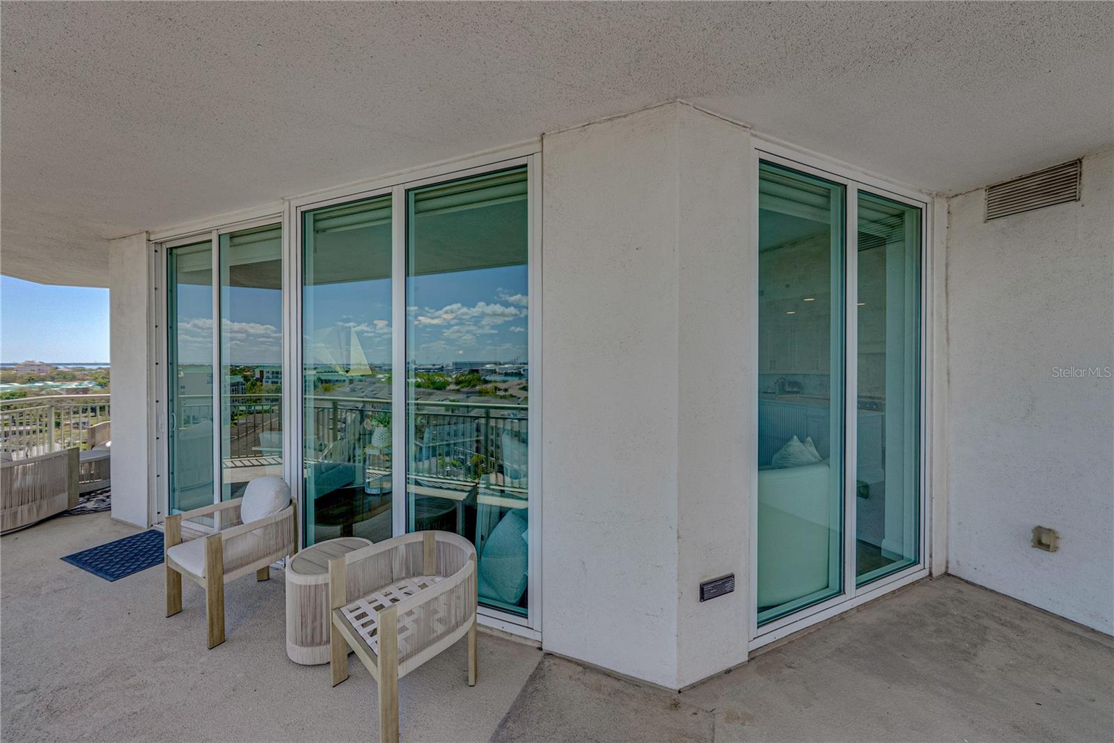 THE PLAZA HARBOUR ISLAND A CON - Residential