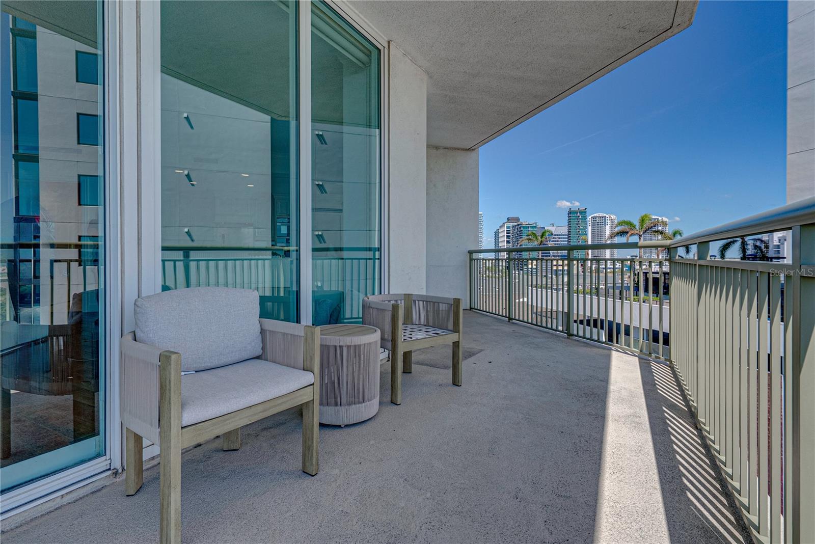 THE PLAZA HARBOUR ISLAND A CON - Residential