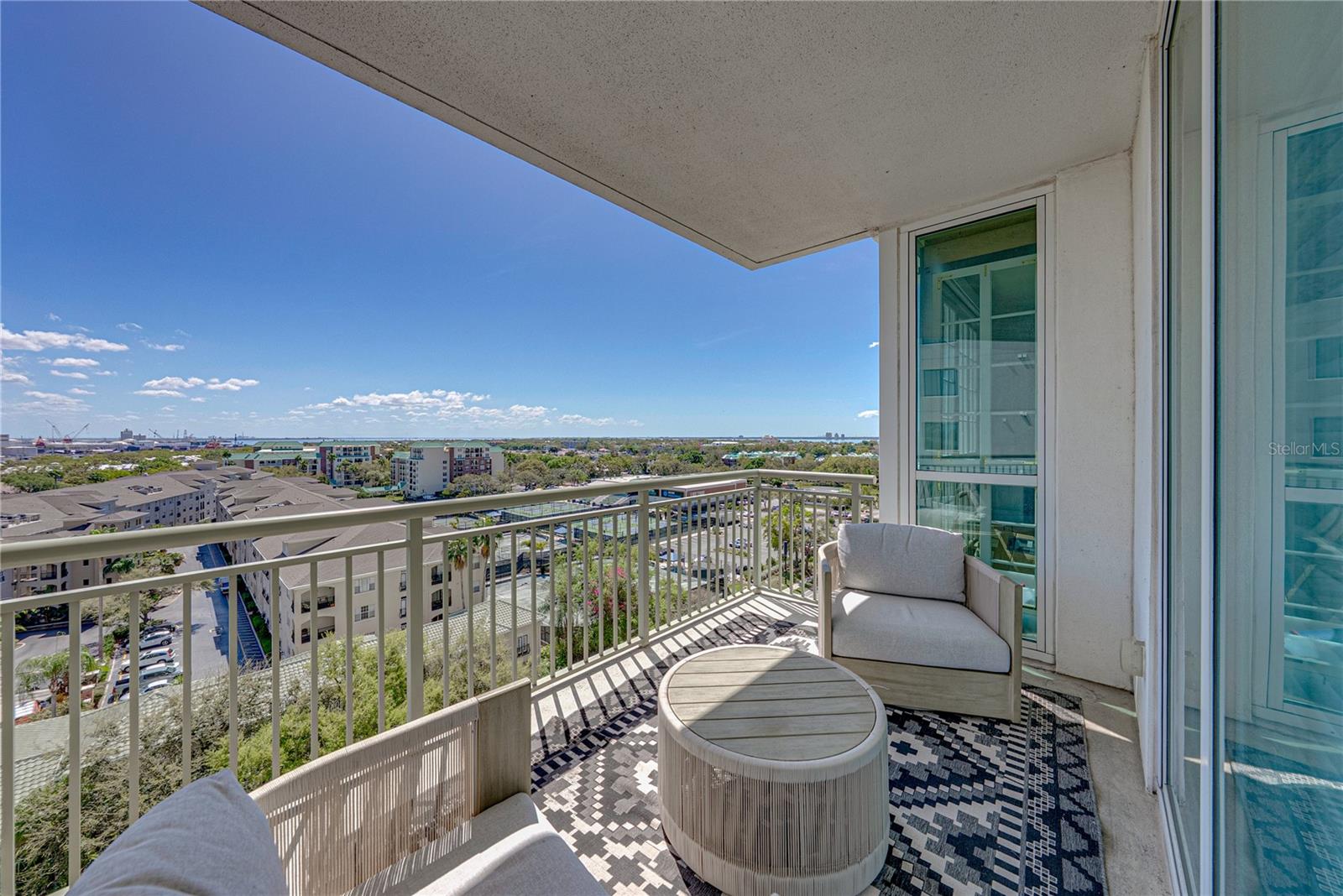 THE PLAZA HARBOUR ISLAND A CON - Residential