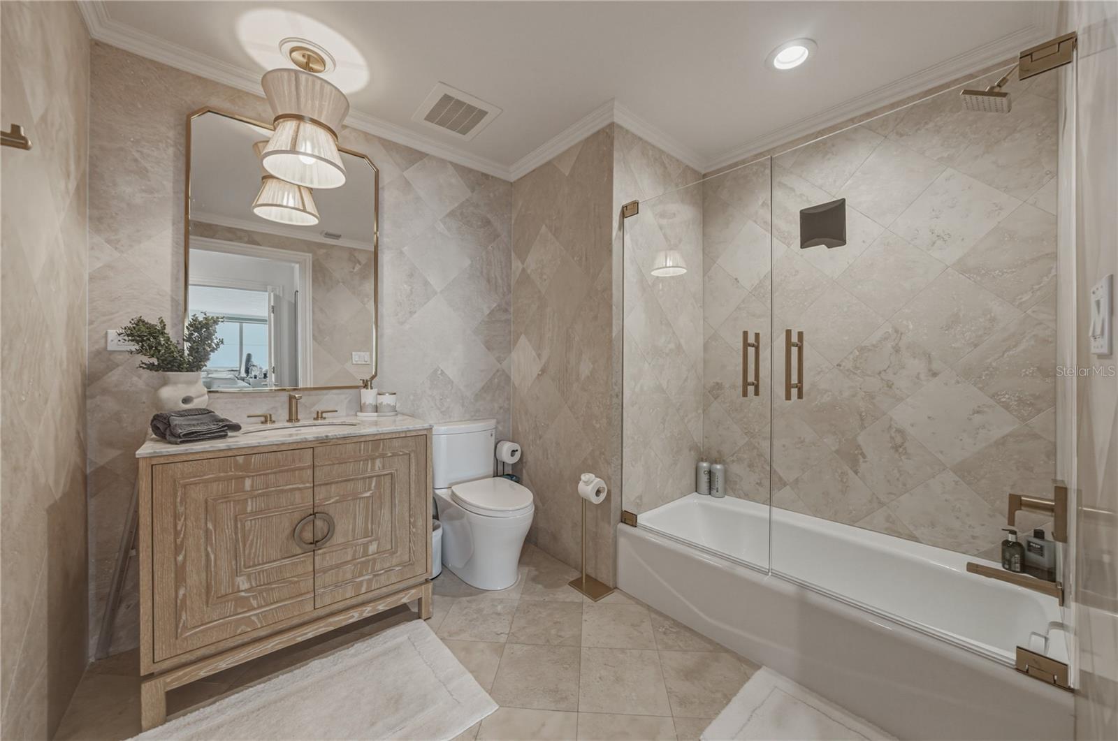 THE PLAZA HARBOUR ISLAND A CON - Residential