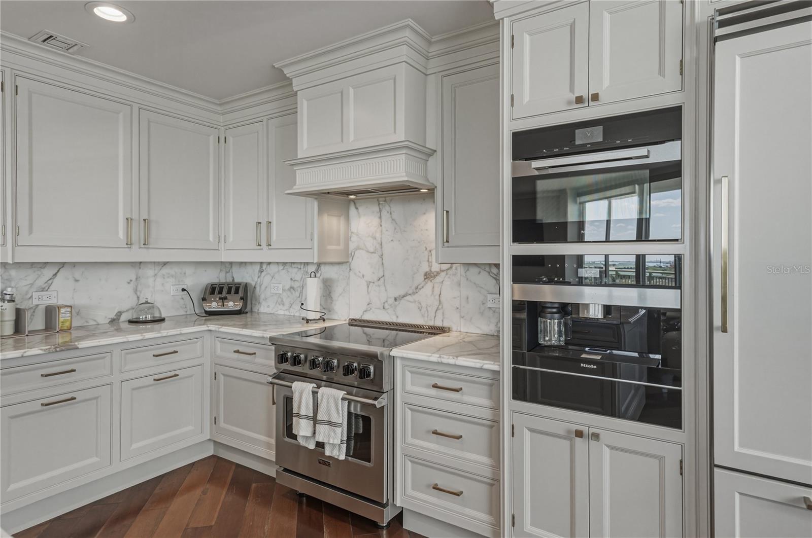 THE PLAZA HARBOUR ISLAND A CON - Residential