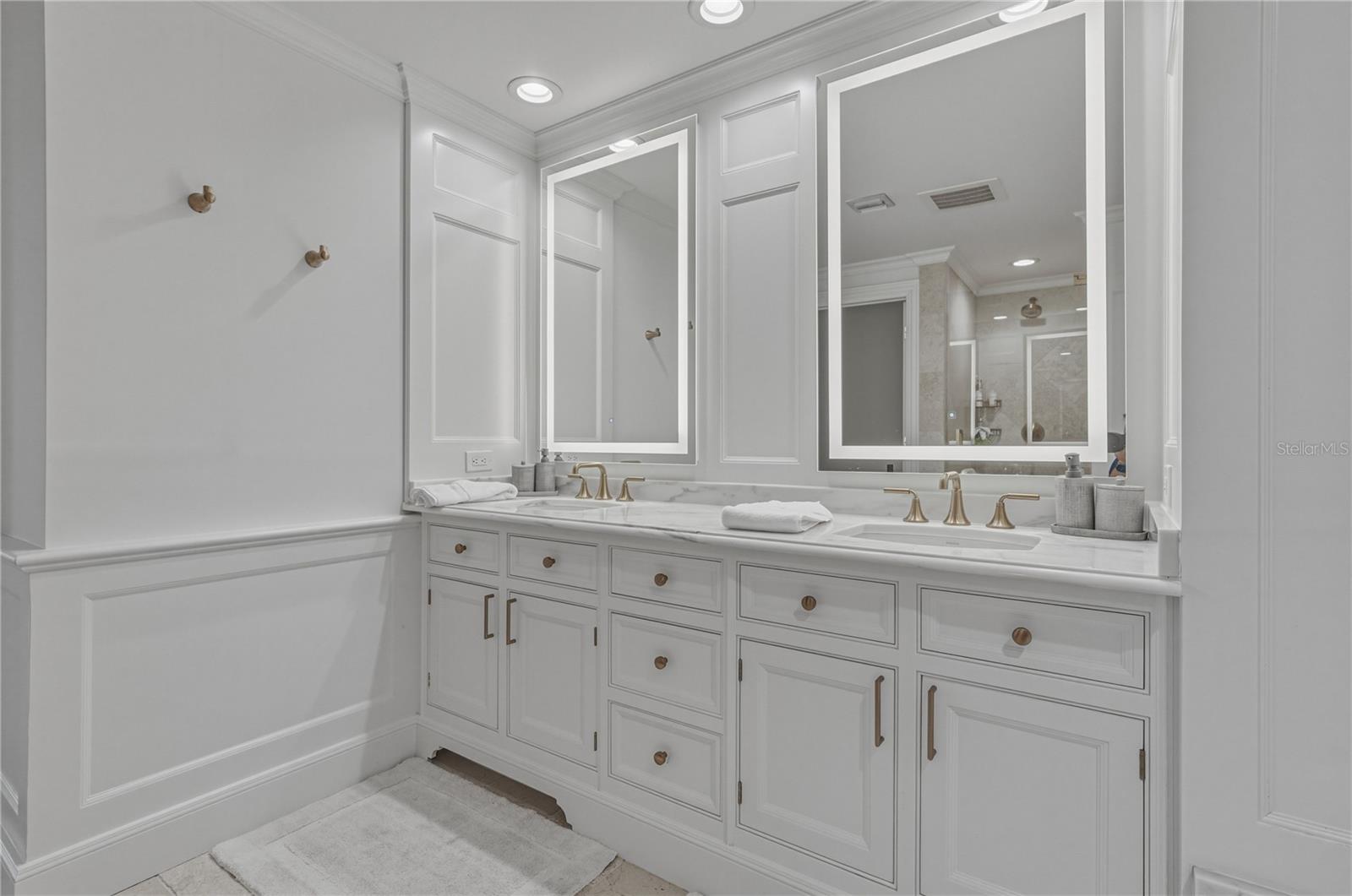 THE PLAZA HARBOUR ISLAND A CON - Residential