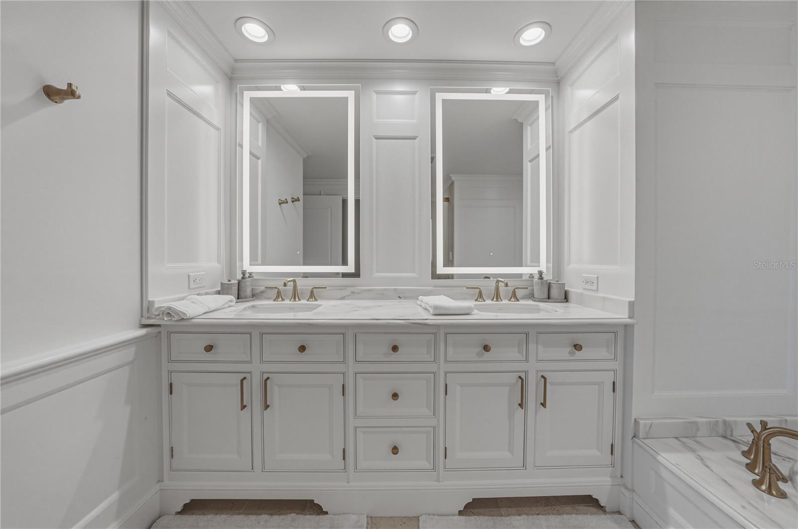 THE PLAZA HARBOUR ISLAND A CON - Residential