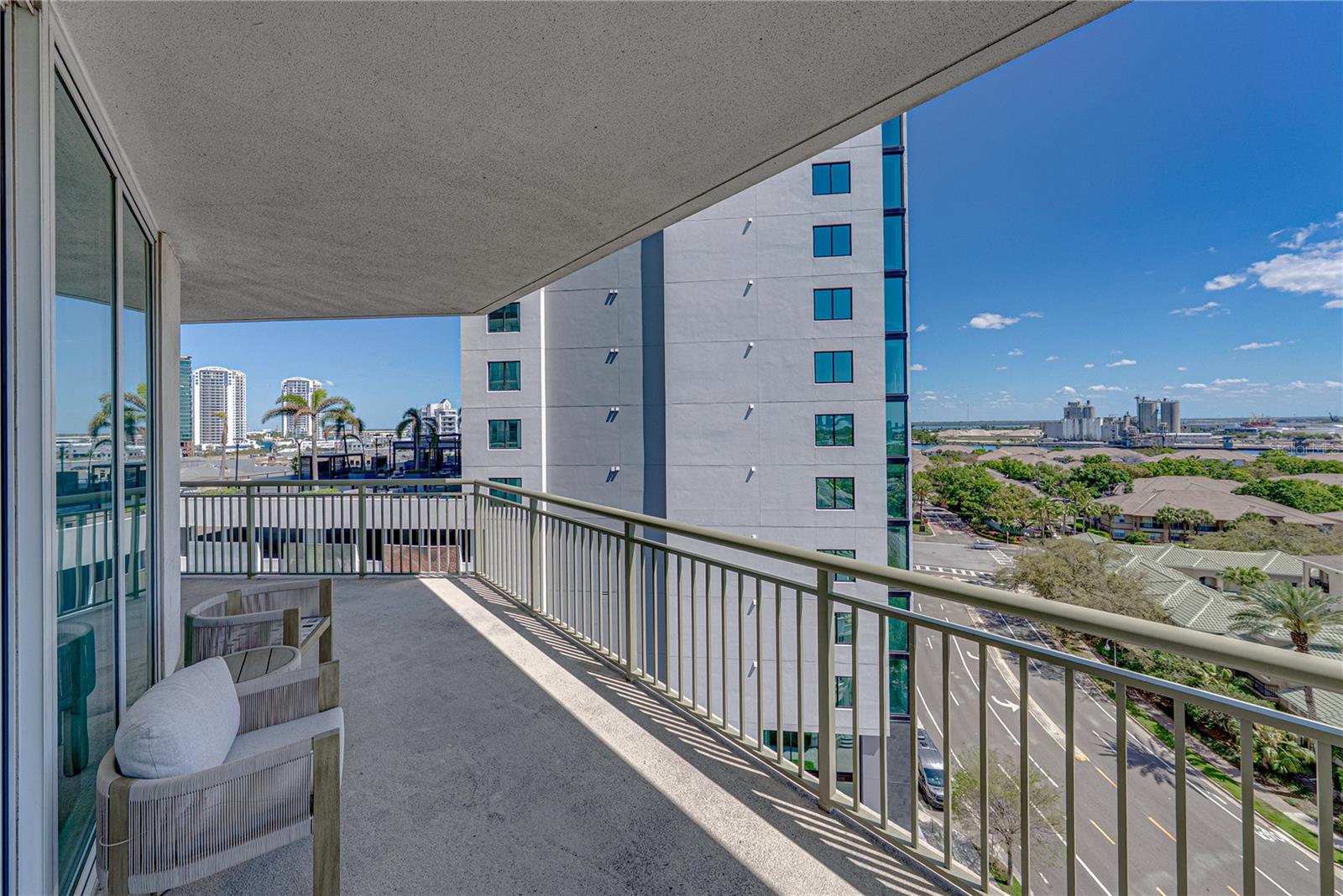 THE PLAZA HARBOUR ISLAND A CON - Residential