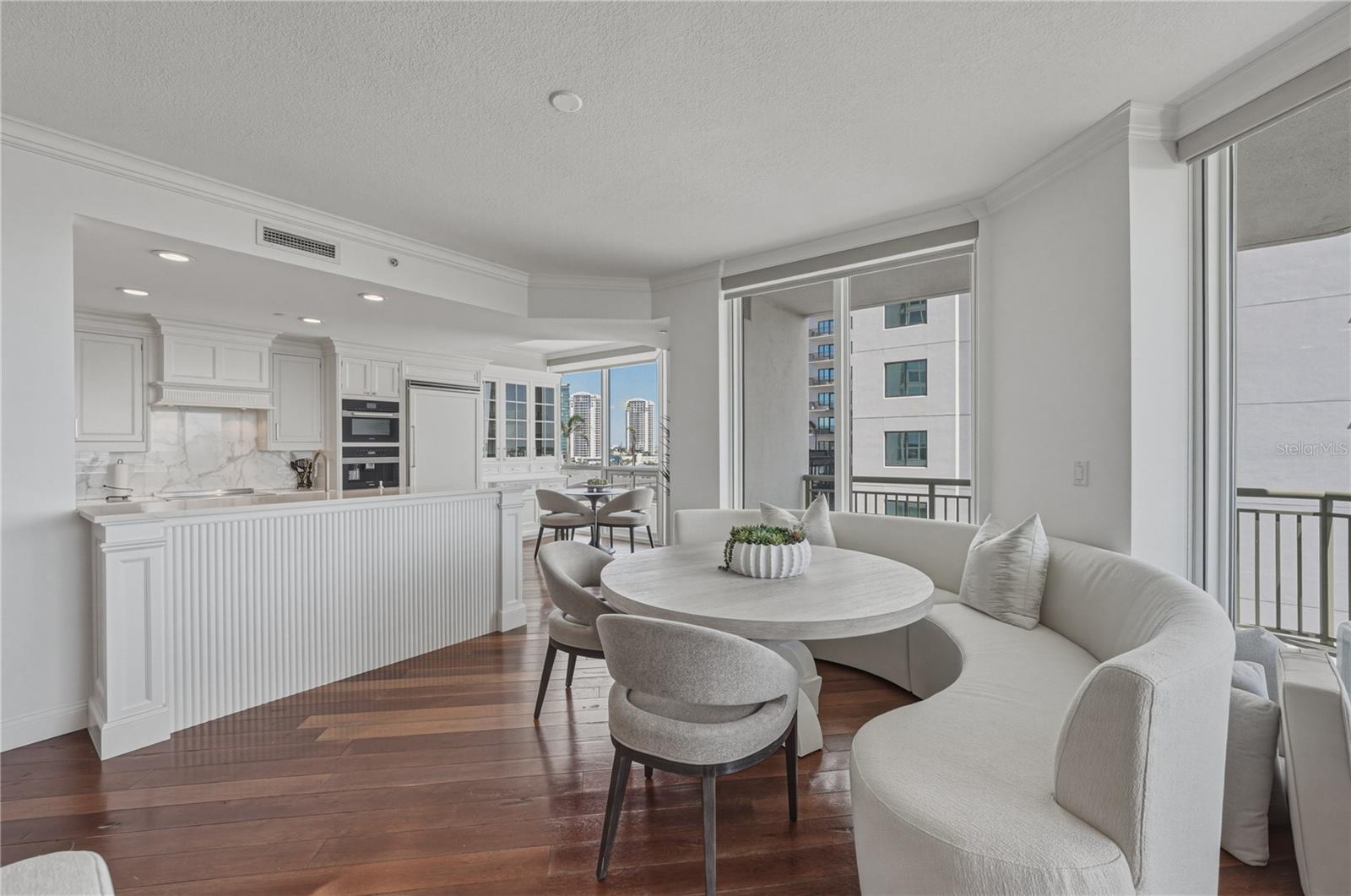 THE PLAZA HARBOUR ISLAND A CON - Residential