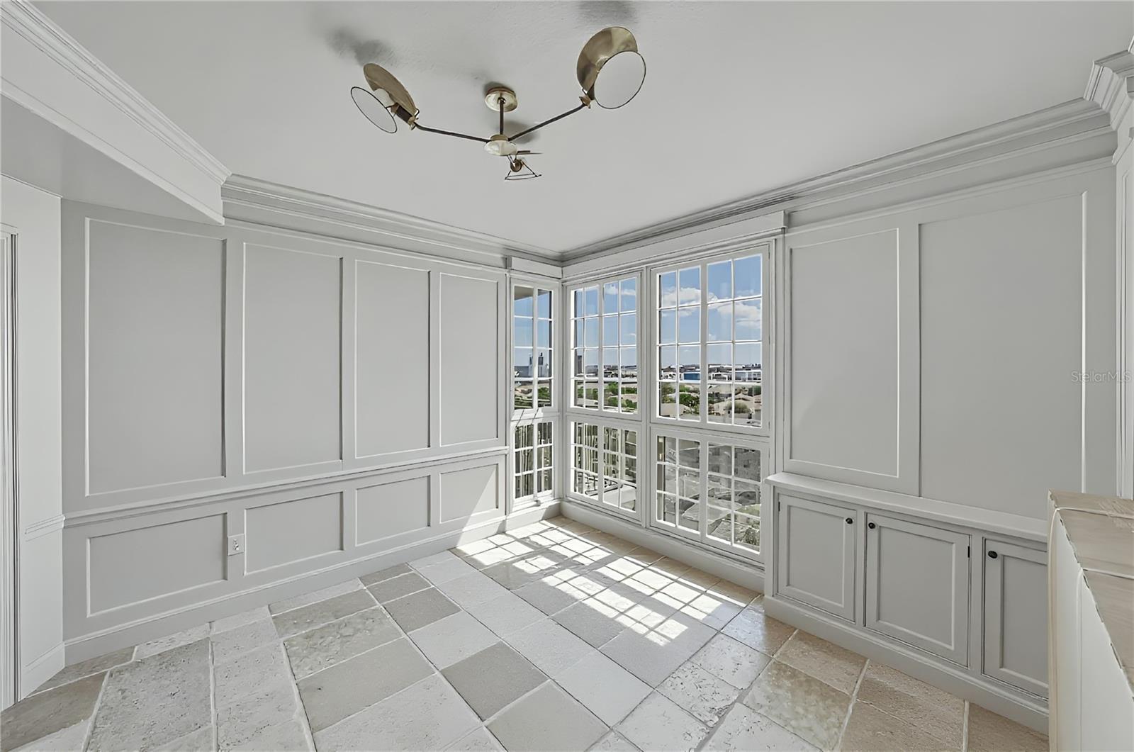 THE PLAZA HARBOUR ISLAND A CON - Residential