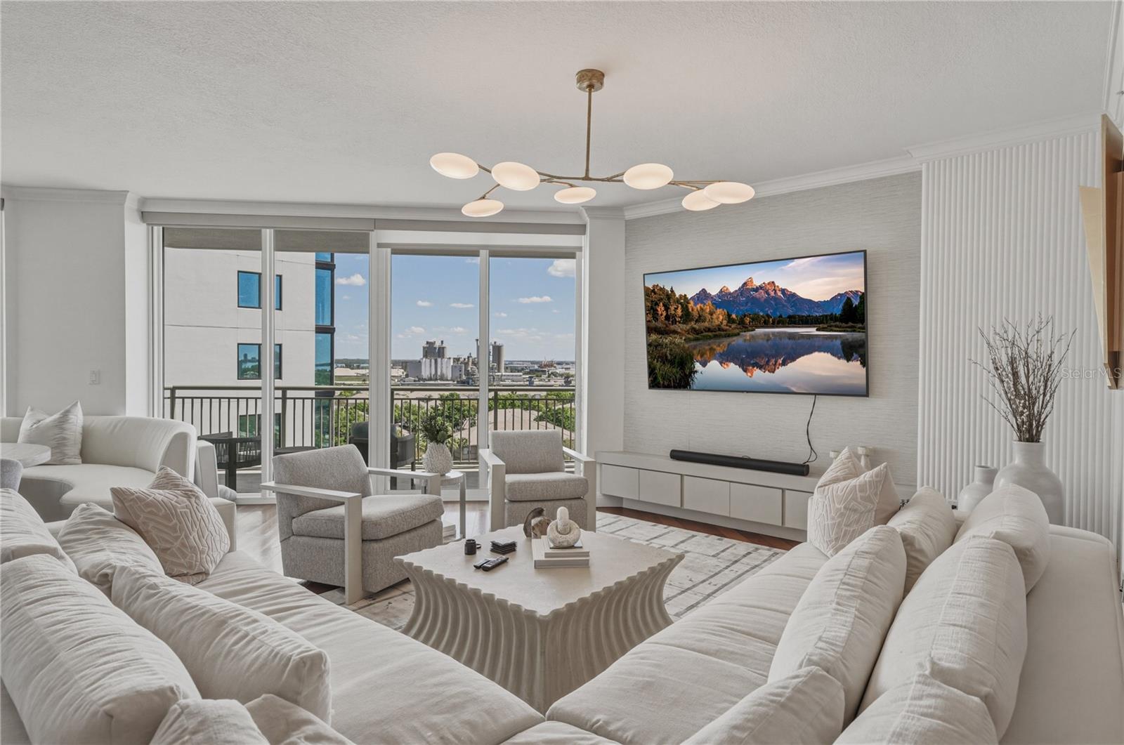 THE PLAZA HARBOUR ISLAND A CON - Residential