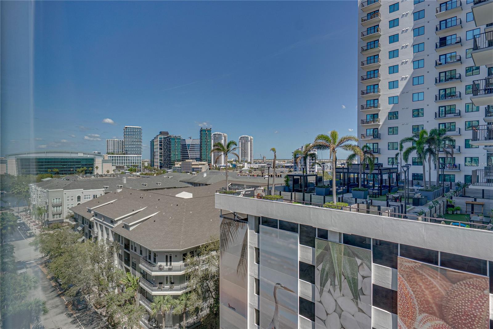 THE PLAZA HARBOUR ISLAND A CON - Residential