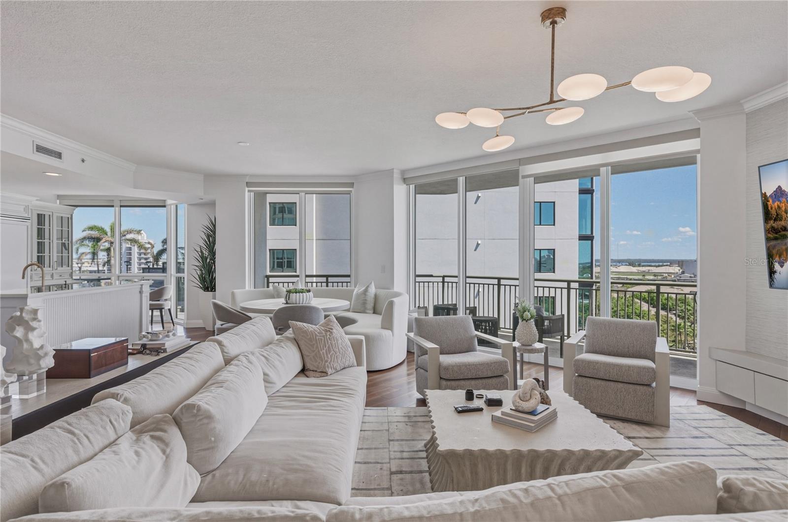 THE PLAZA HARBOUR ISLAND A CON - Residential