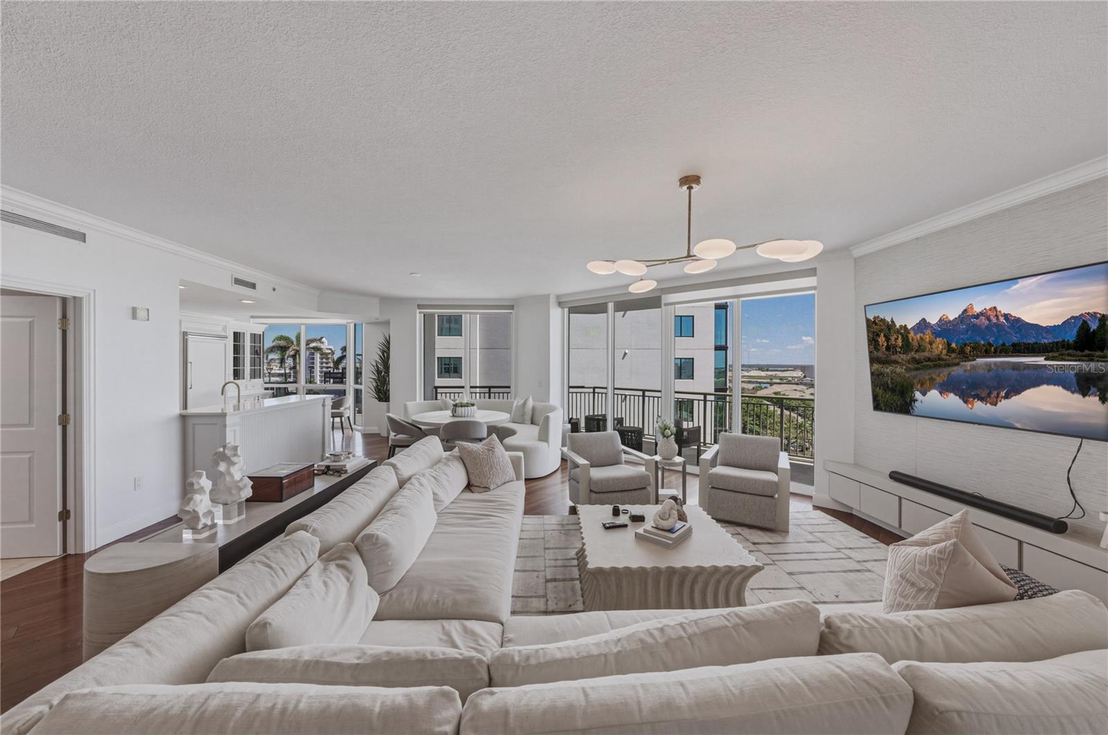 THE PLAZA HARBOUR ISLAND A CON - Residential