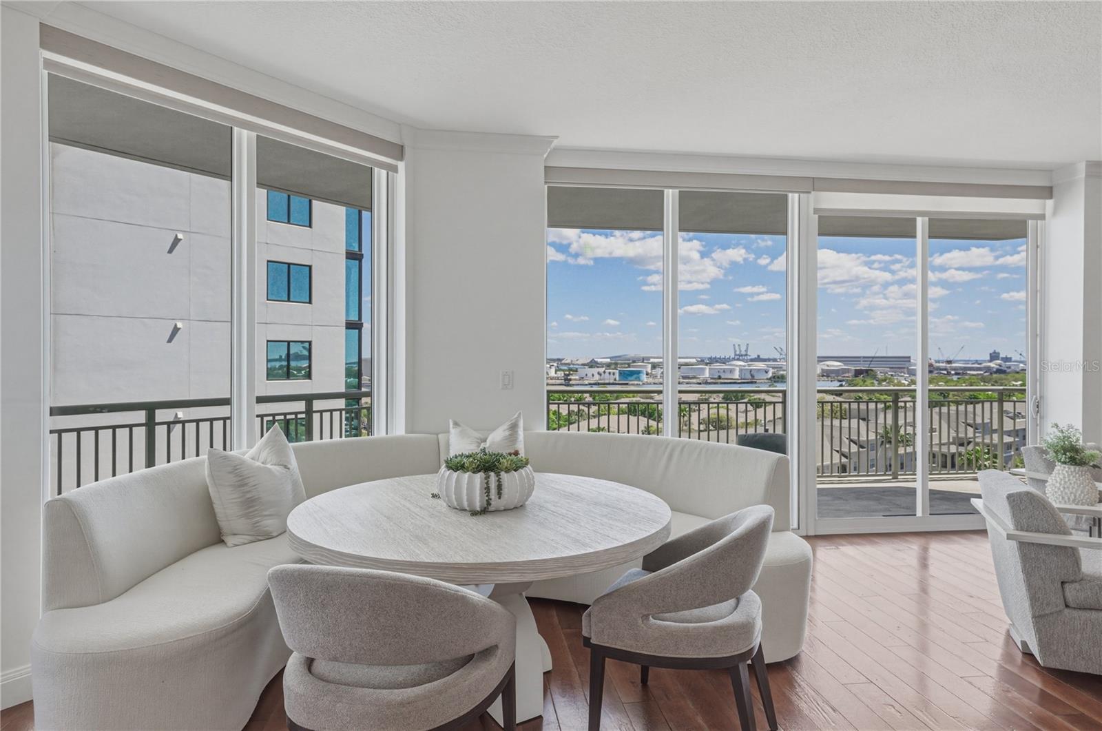 THE PLAZA HARBOUR ISLAND A CON - Residential