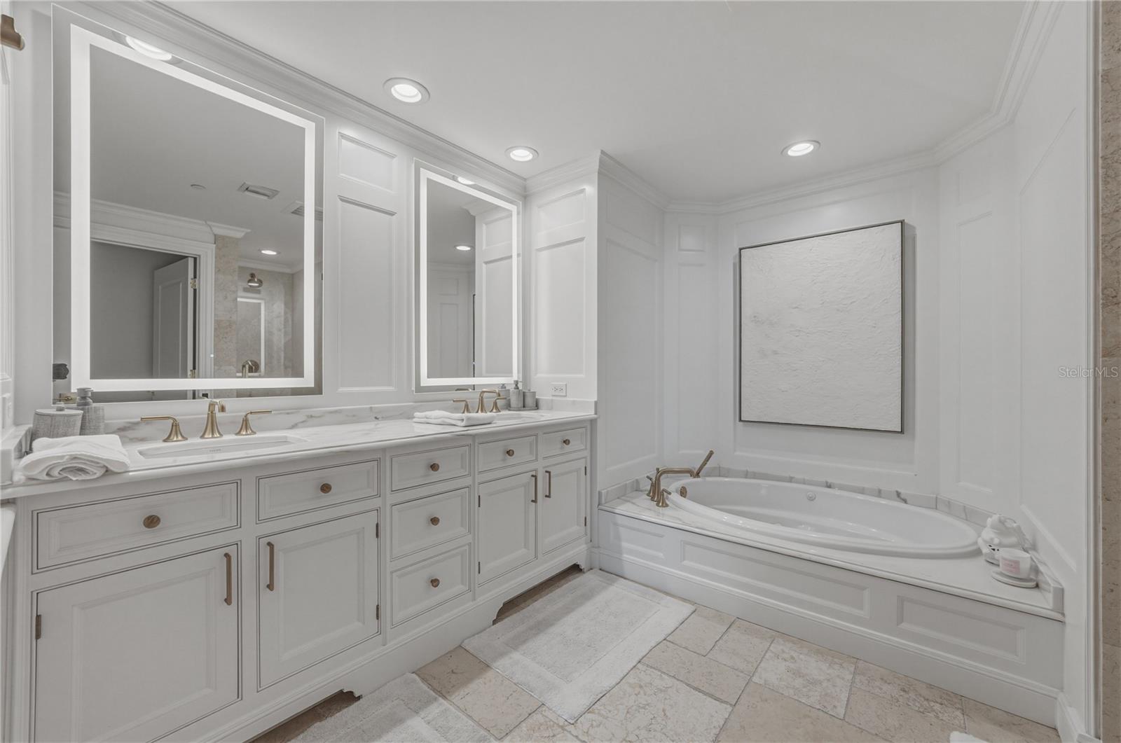 THE PLAZA HARBOUR ISLAND A CON - Residential