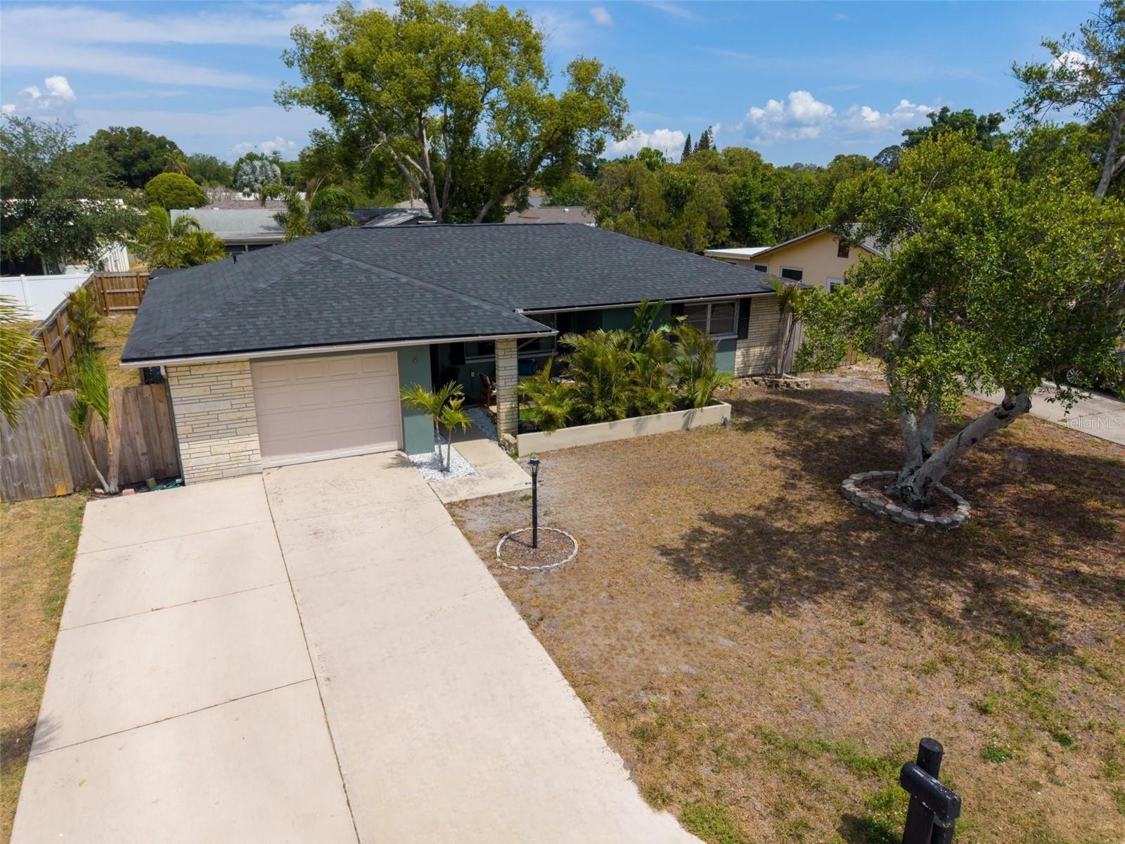 2542 WYNNEWOOD DRIVE