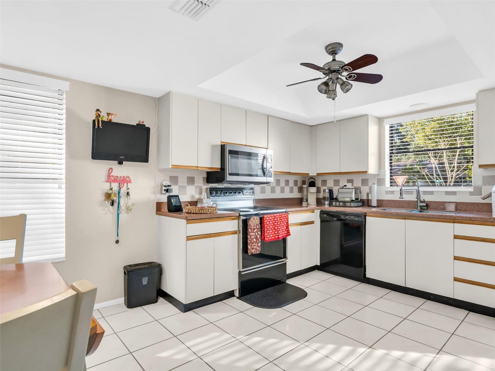 GREEN DOLPHIN PARK CONDO - Residential