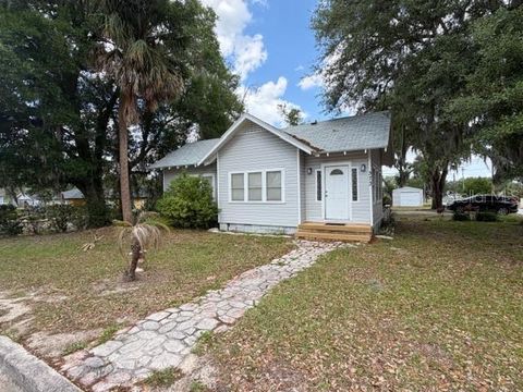 Photo of 373 E Waldo Street, Groveland, FL 34736 (MLS # A4691944)