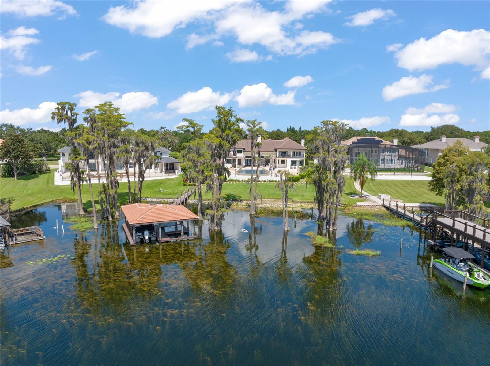 CHAINE DE LAC - Residential