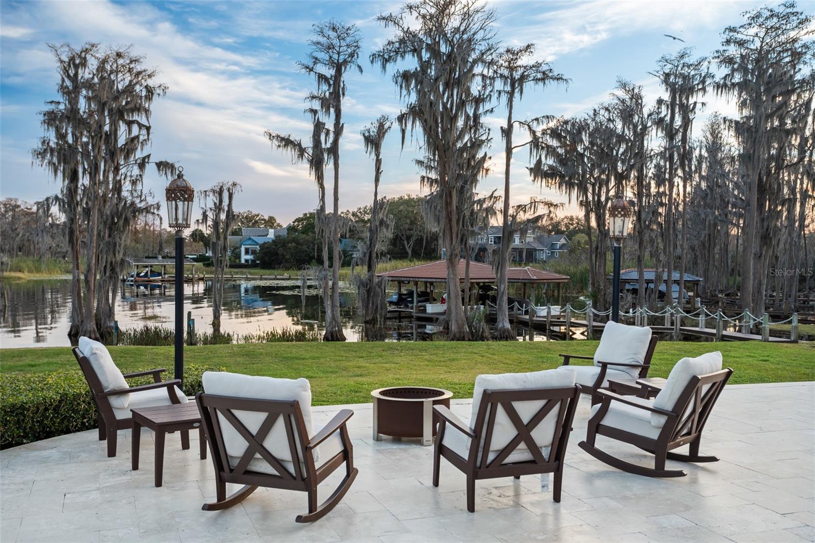 CHAINE DE LAC - Residential