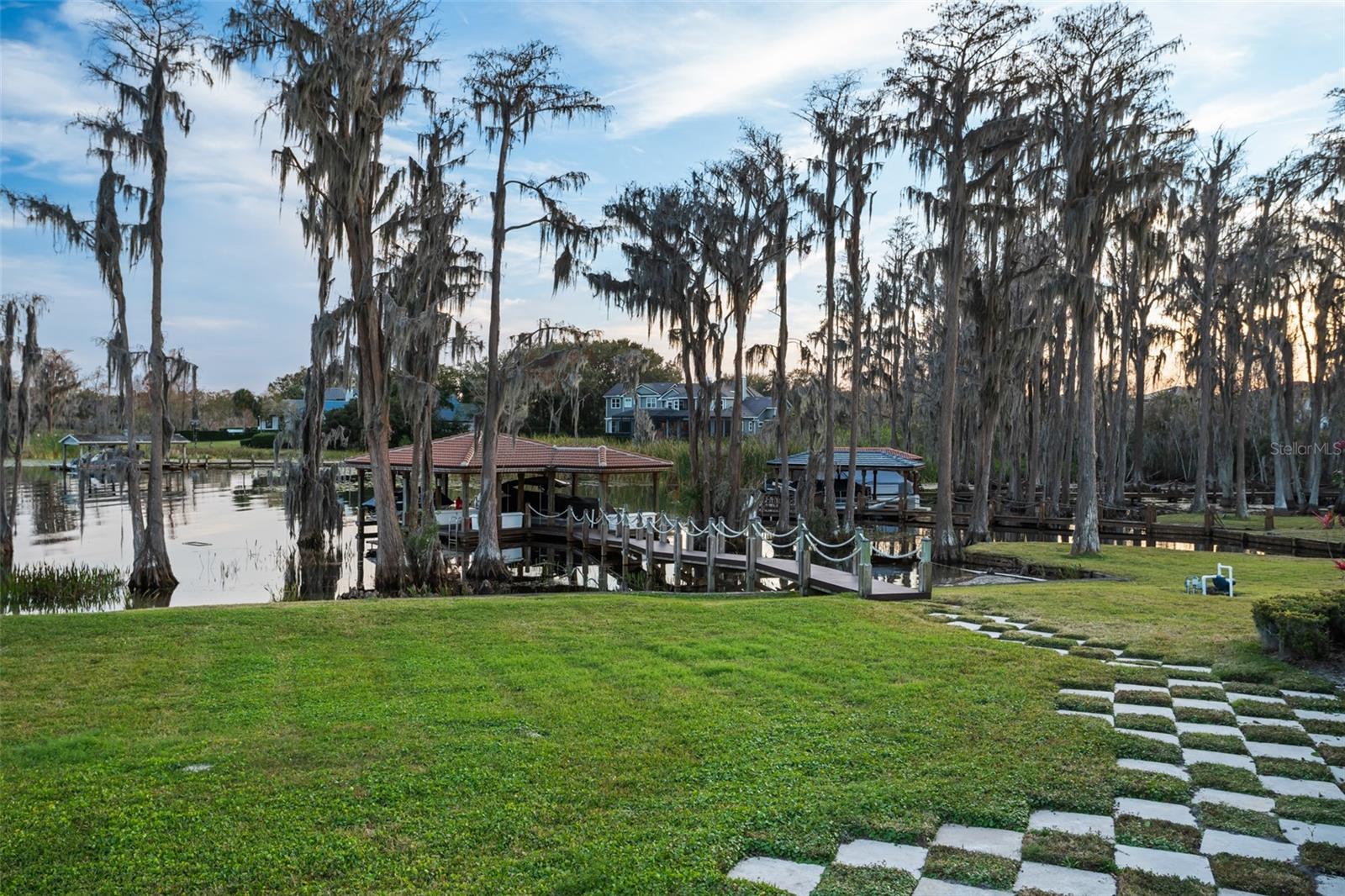 CHAINE DE LAC - Residential