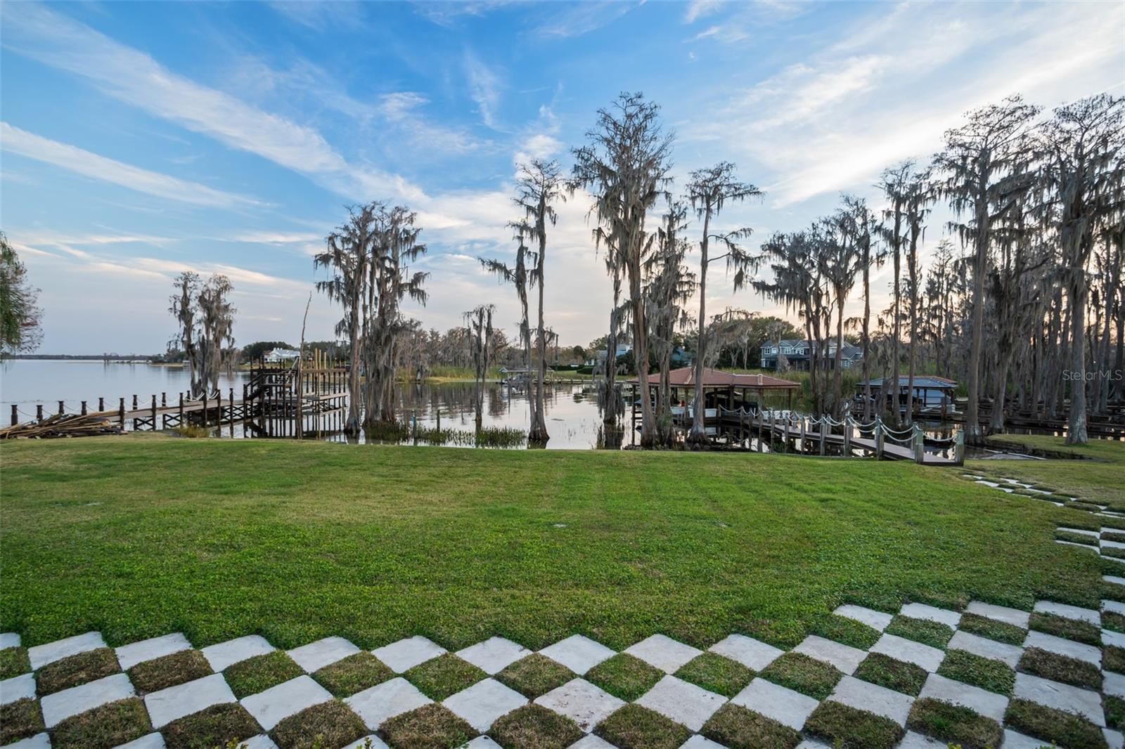 CHAINE DE LAC - Residential