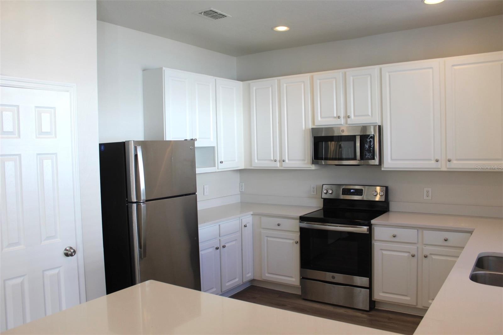 FOUR CORNERS PH 01 - Residential Lease