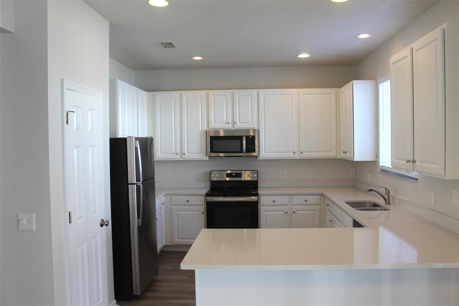 FOUR CORNERS PH 01 - Residential Lease