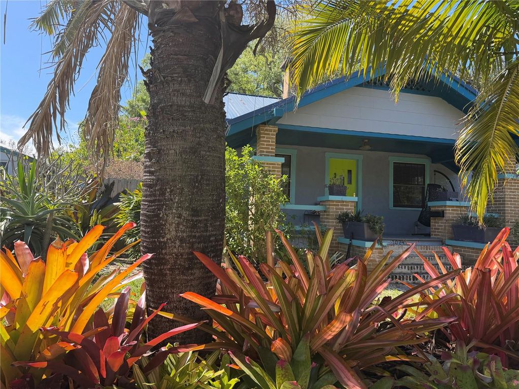 Photo of 1024 23rd Avenue N, St Petersburg, FL 33704 (MLS # TB8489368)