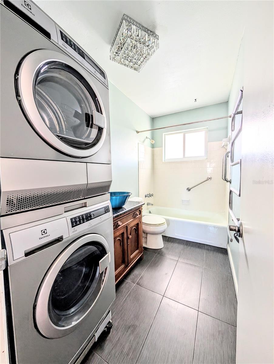 THE FOURTH BAYSHORE - Residential