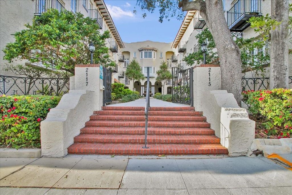 Photo of 2117 W Dekle Avenue #F3, Tampa, FL 33606 (MLS # TB8468404)