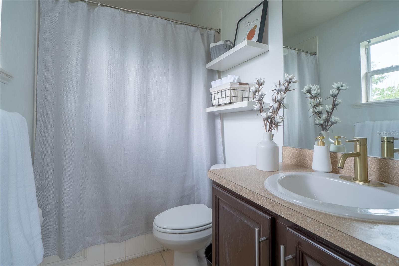 OAKS CONDOMINIUM - Residential