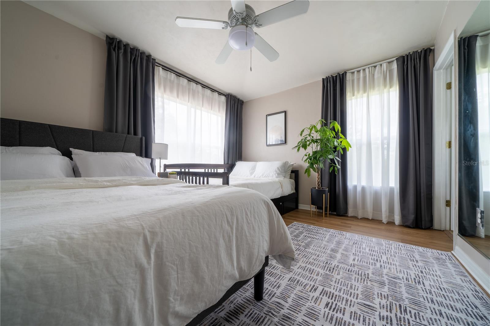 OAKS CONDOMINIUM - Residential