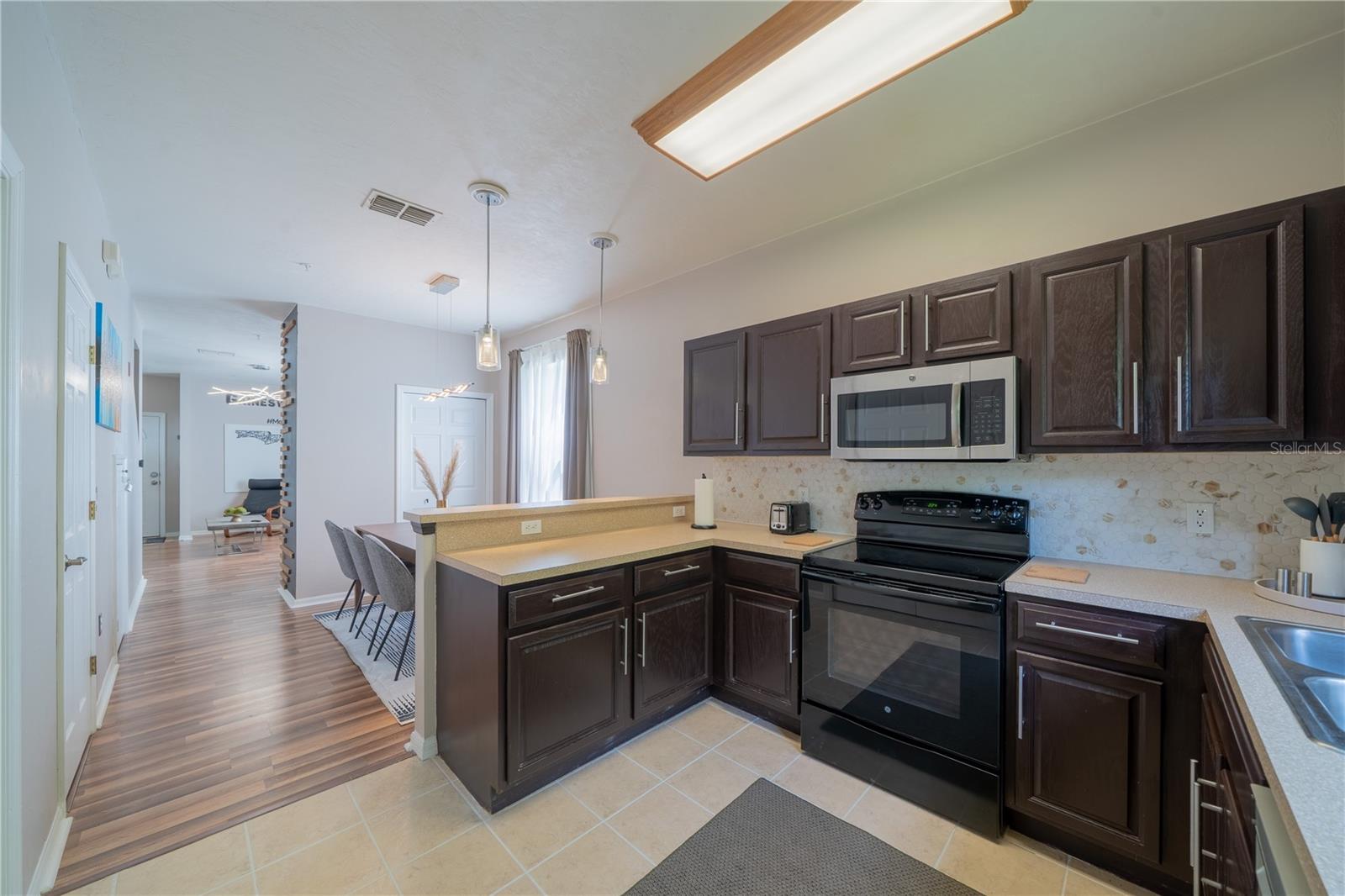 OAKS CONDOMINIUM - Residential