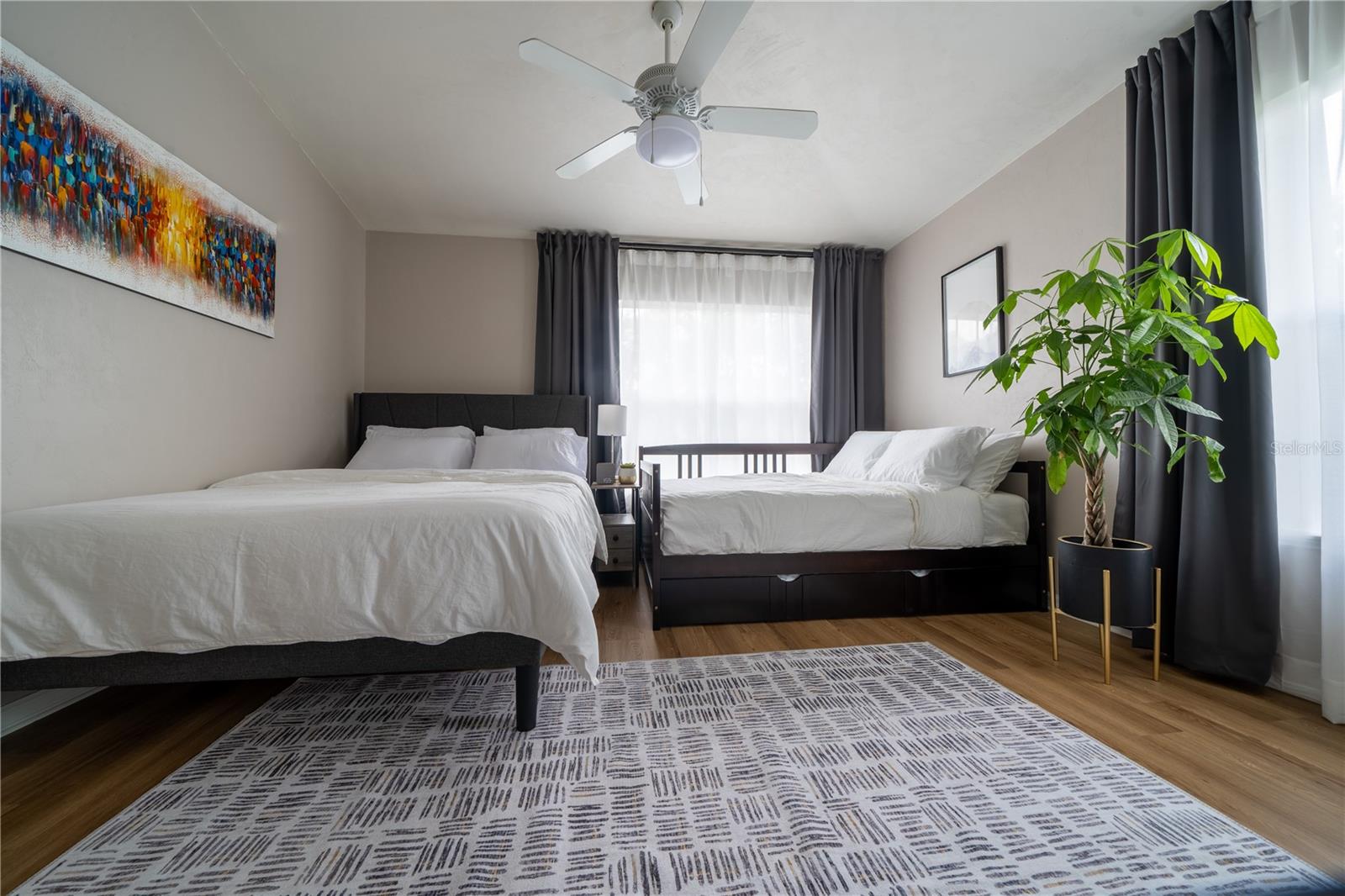 OAKS CONDOMINIUM - Residential