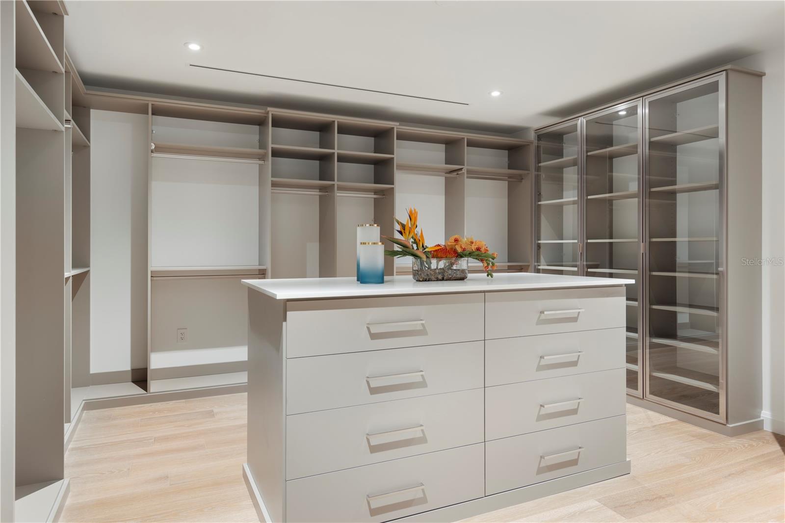 GOLDEN OAK-FLORIAN PARK CONDOMINIUM - Residential