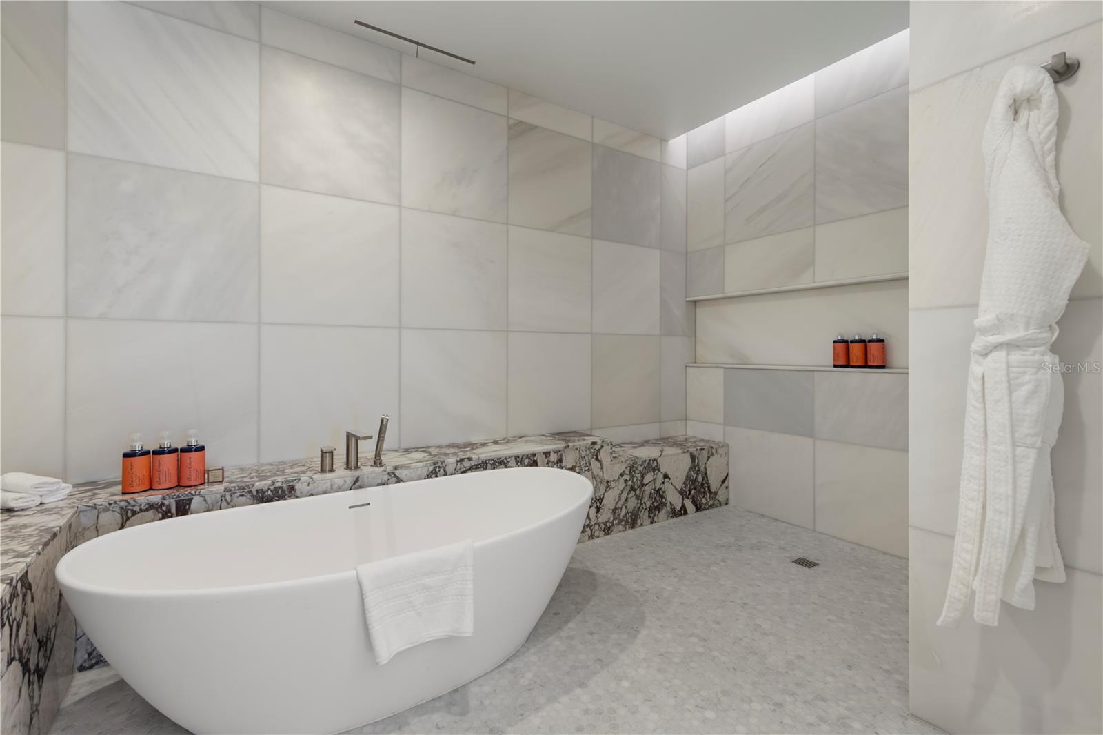 GOLDEN OAK-FLORIAN PARK CONDOMINIUM - Residential