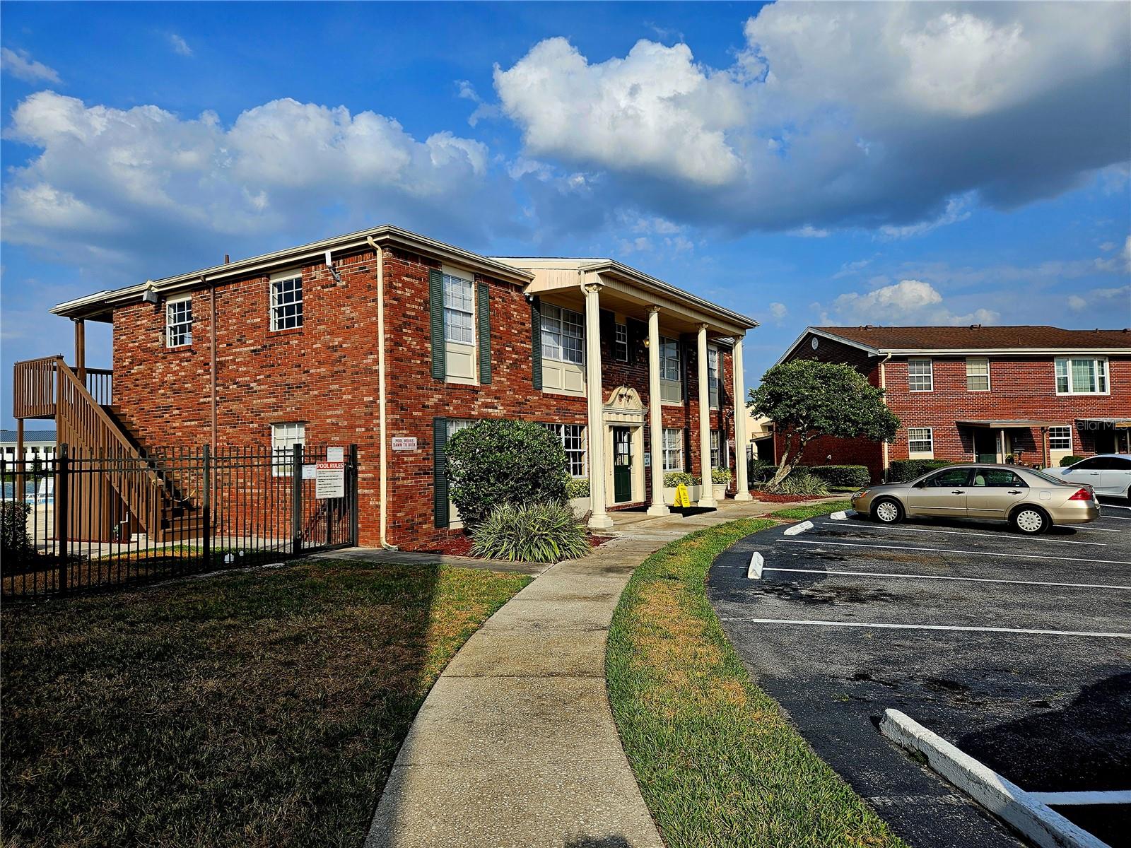 LAKE BENTLEY SHORES CONDO PH 01 - Residential