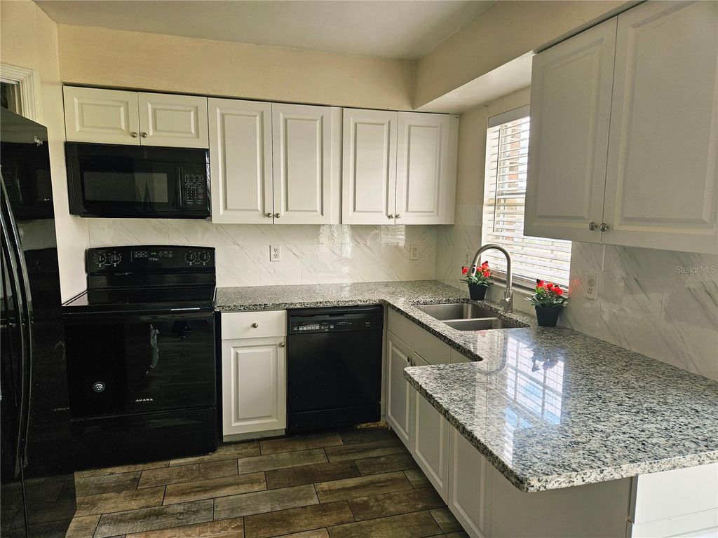 Photo of 1920 E Edgewood Drive #I12, Lakeland, FL 33803 (MLS # L4959916)