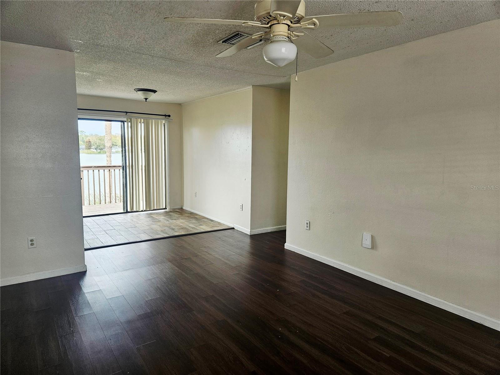 LAKE BENTLEY SHORES CONDO PH 01 - Residential