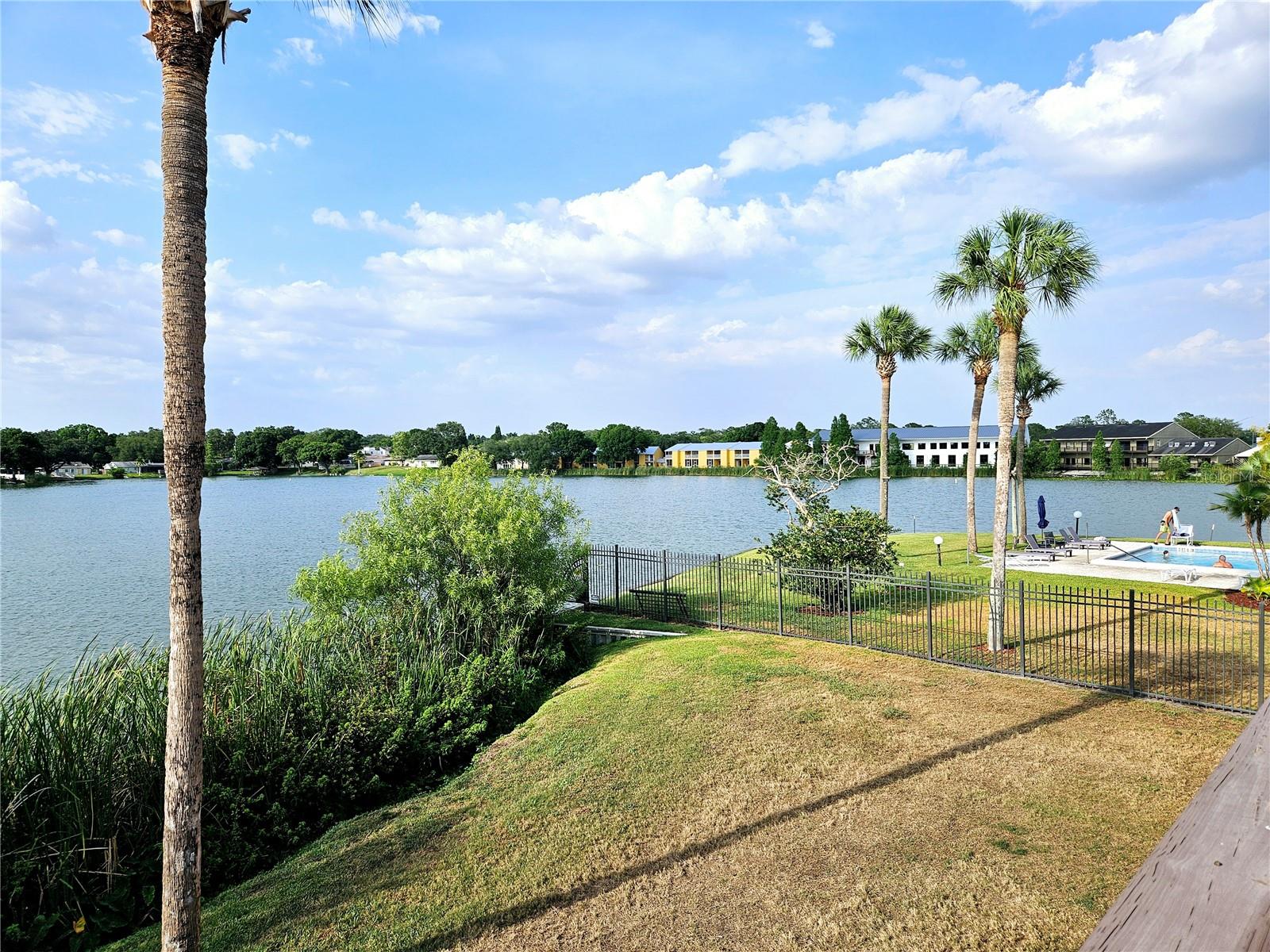 LAKE BENTLEY SHORES CONDO PH 01 - Residential