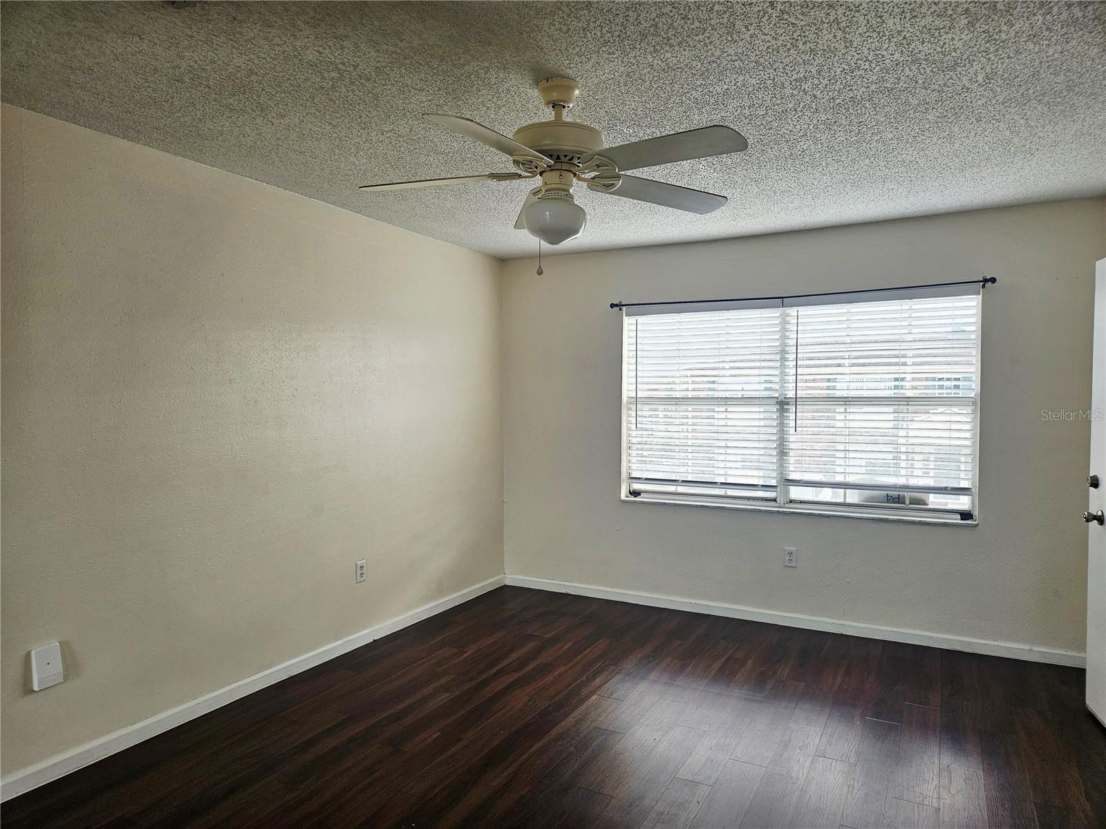 LAKE BENTLEY SHORES CONDO PH 01 - Residential